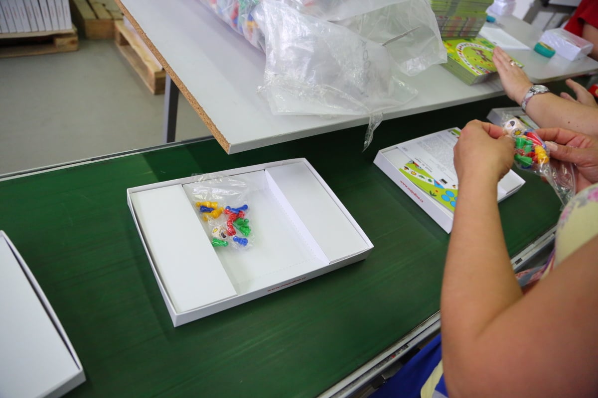 Takto se vyrábí puzzle, Dostihy a sázky i Člověče, nezlob se!