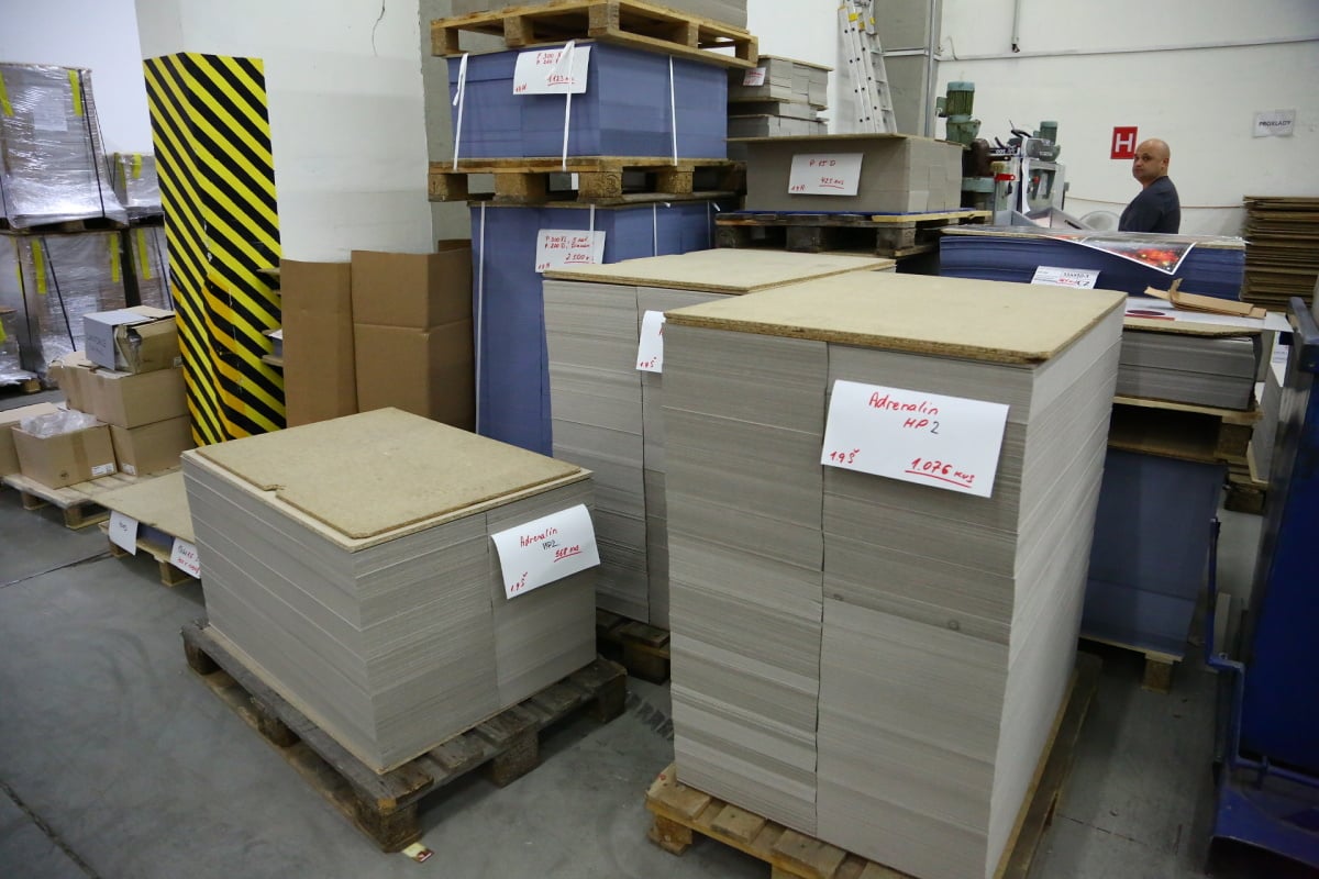 Takto se vyrábí puzzle, Dostihy a sázky i Člověče, nezlob se!