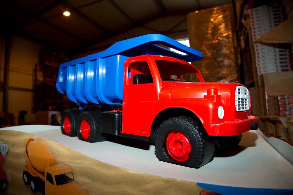 Takto se vyrábí puzzle, Dostihy a sázky i Člověče, nezlob se!