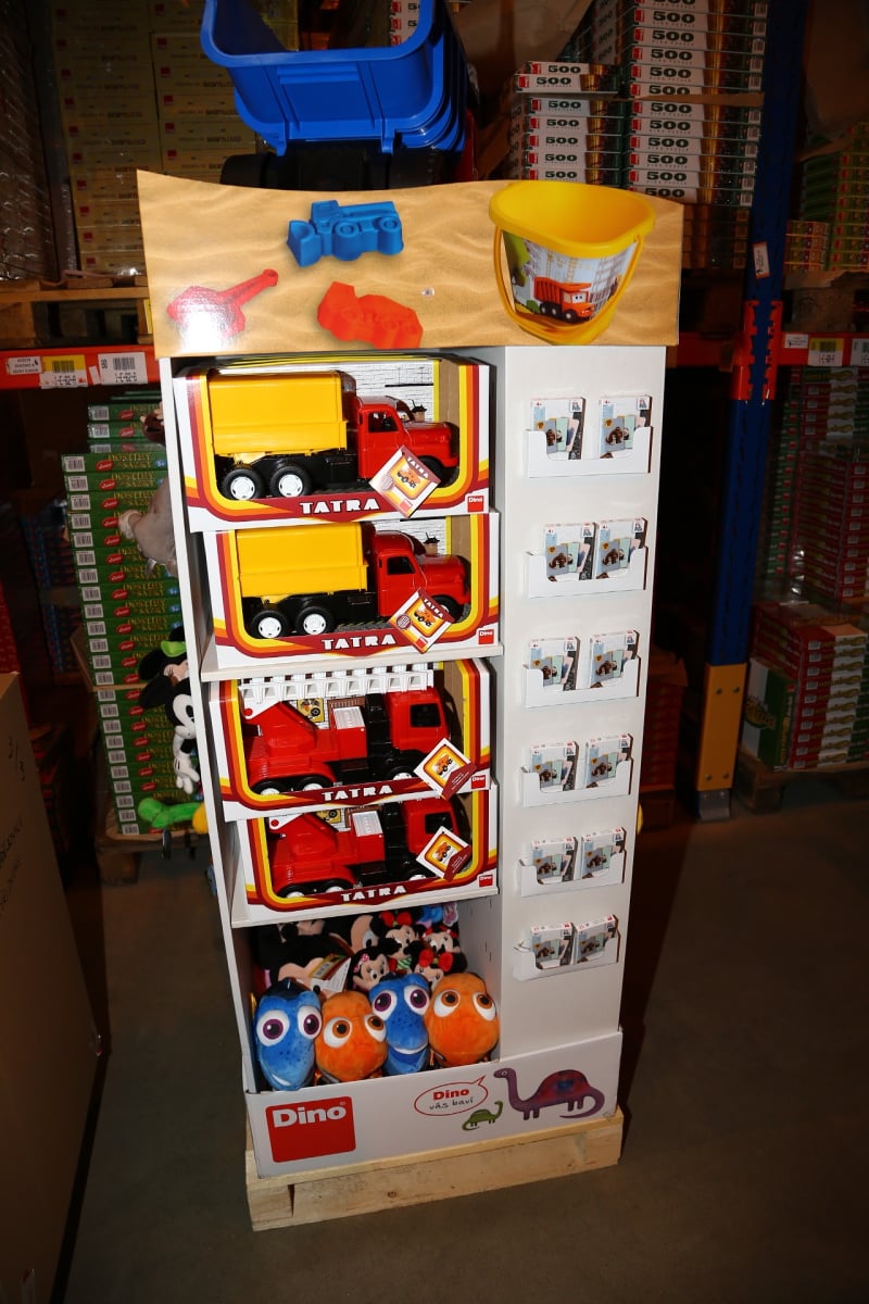 Takto se vyrábí puzzle, Dostihy a sázky i Člověče, nezlob se!