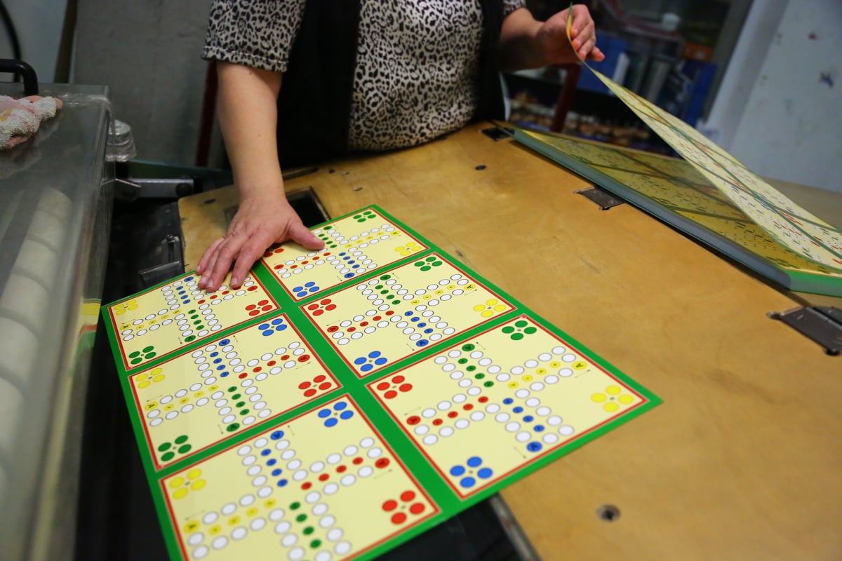 Takto se vyrábí puzzle, Dostihy a sázky i Člověče, nezlob se!