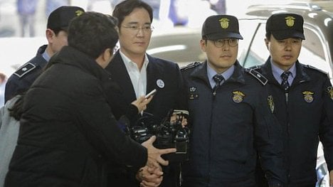 Náhledový obrázek - Korupční kauza dědice Samsungu: prokuratura žádá 12 let