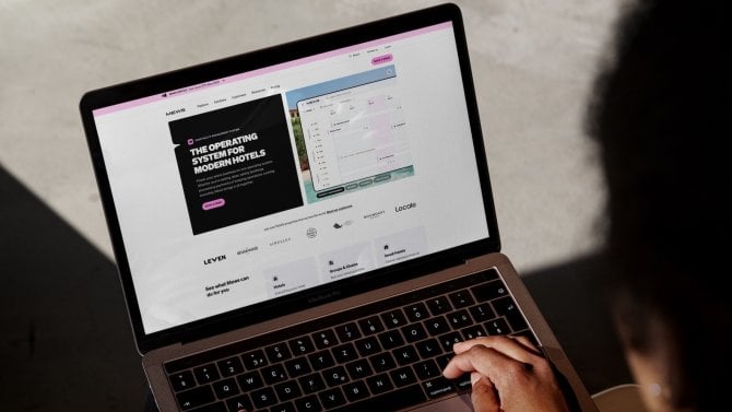Český jednorožec Mews mění svou vizuální identitu