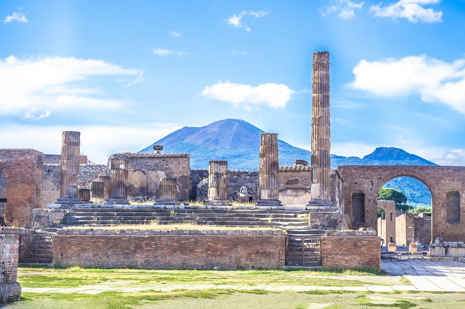 2022-07-pompeii_by_alexandree_shutterstock.com_-scaled.jpg