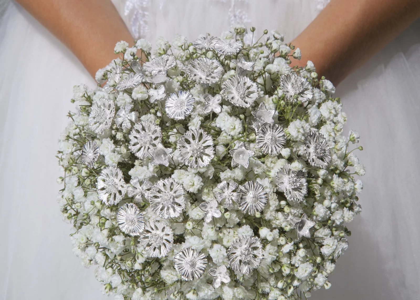 Šperkové květiny od GIYOU v kytici