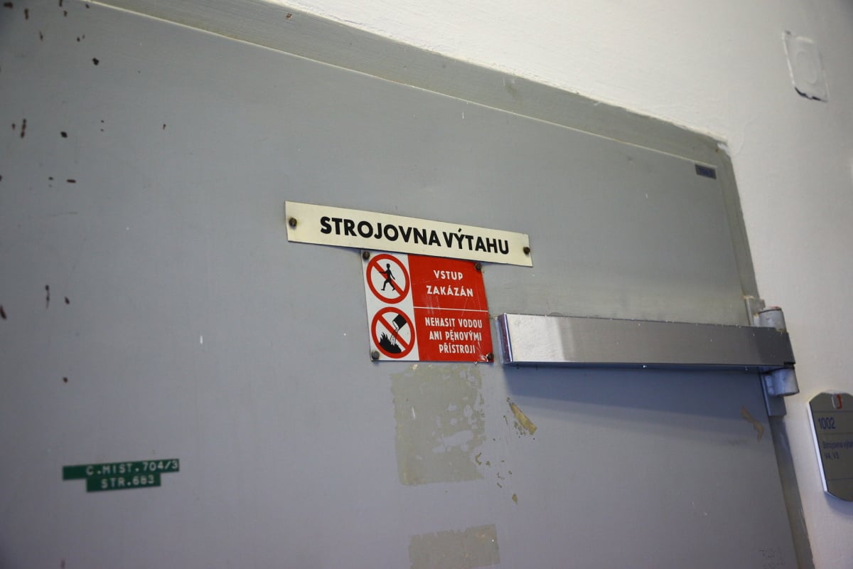 Staré a nové technologie se v ČT míchají na každém kroku.