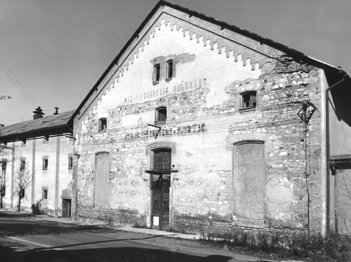 Bohemia Sekt sídlí dodnes v budově bývalého pivovaru ve Starém Plzenci