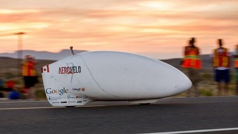 Náhledový obrázek - Jako orkán. Stroj poháněný člověkem překonal 144 km/h