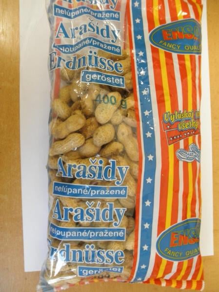 Penny Market, Moravská Třebová: Arašídy neloupané pražené - po otevření obalu potravina vykazovala netypický zápach po žluknutí. Arašídy po vyloupání měly netypickou hořkou chuť s příchutí žluklých tuků. Výrobce: Encinger, Bratislava
