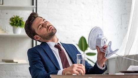 Tropické teploty jsou tady. Pro zaměstnavatele začínají platit důležitá pravidla