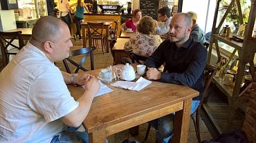 Roman Sysel (vpravo), Conuntry Manager Taxify pro Česko a Slovensko a autor článku. (06/2017)