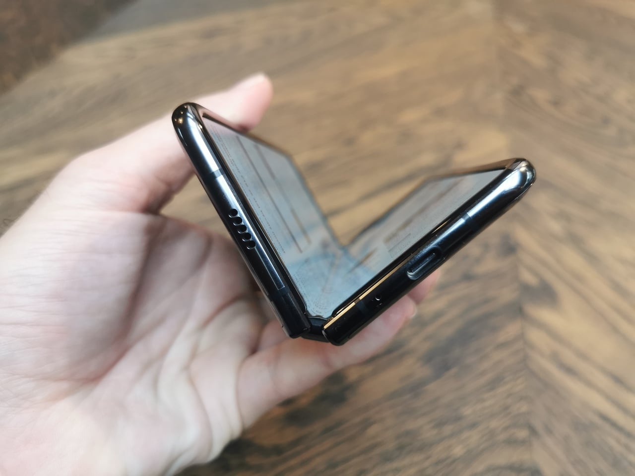 Samsung Galaxy Fold s ohebným displejem dorazil do Česka