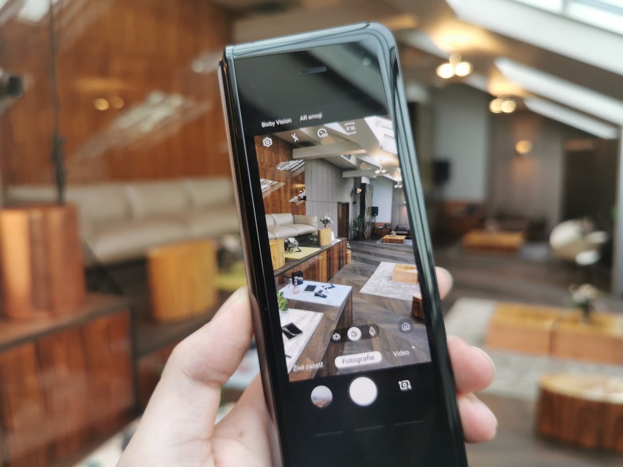 Samsung Galaxy Fold s ohebným displejem dorazil do Česka