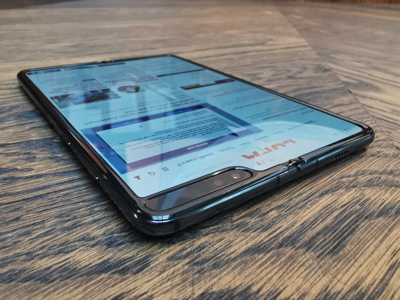 Samsung Galaxy Fold s ohebným displejem dorazil do Česka