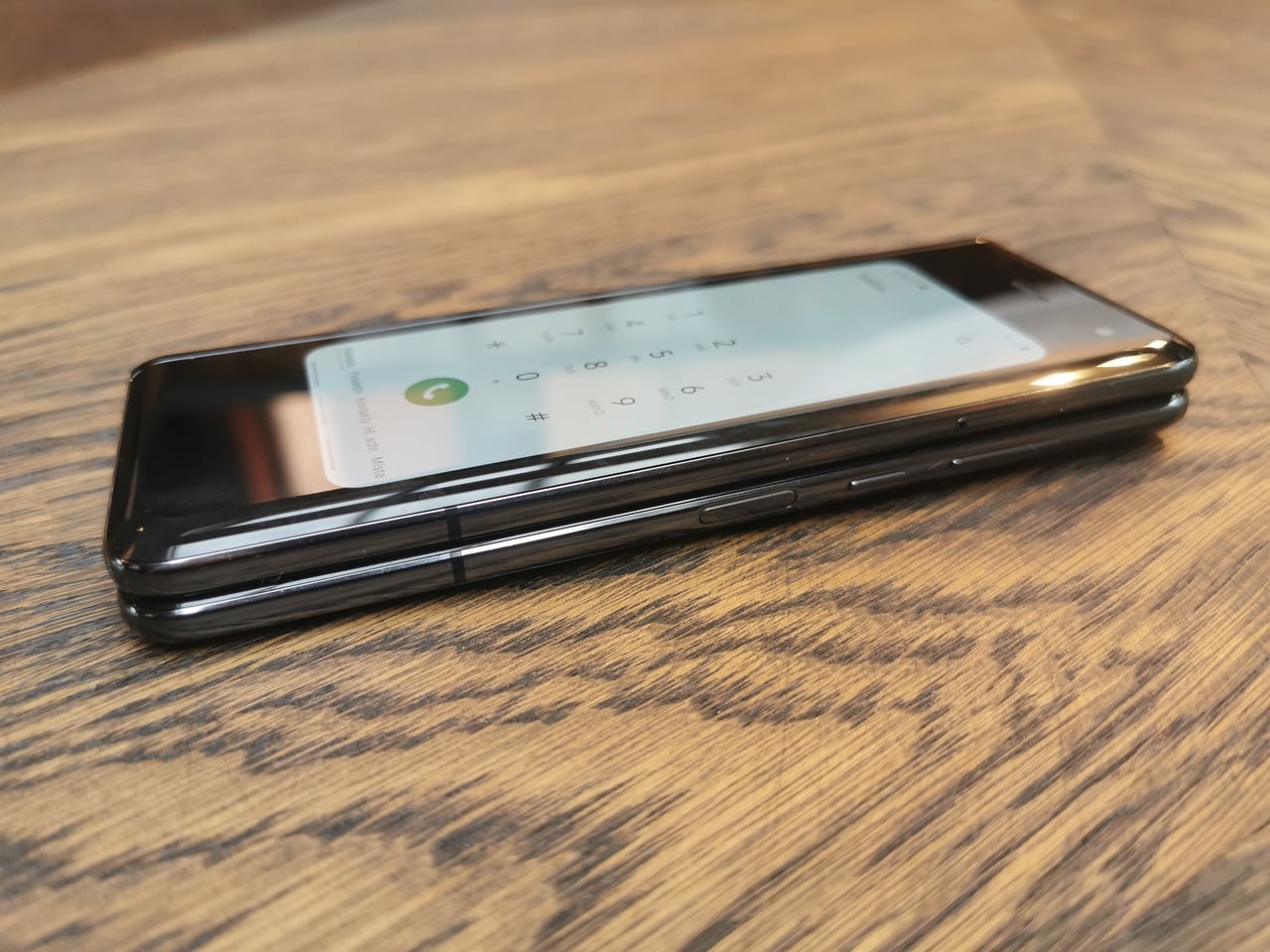 Samsung Galaxy Fold s ohebným displejem dorazil do Česka