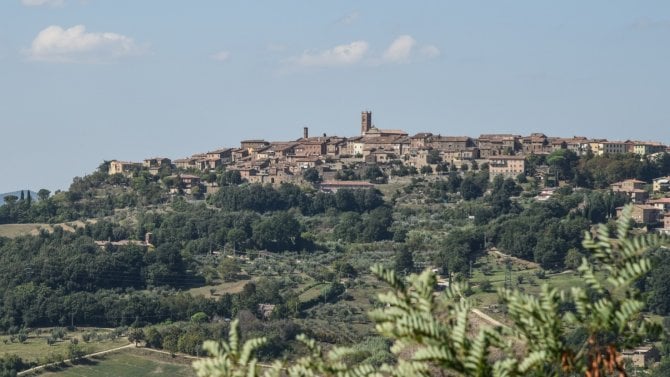 La dolce vita na toskánský způsob. Malebná italská vesnice nabízí novým obyvatelům téměř půl milionu korun a úhradu poloviny nájmu