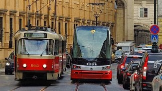 Náhledový obrázek - Lidé v době koronaviru věří autům. Příznivci MHD se v ní teď necítí bezpečně