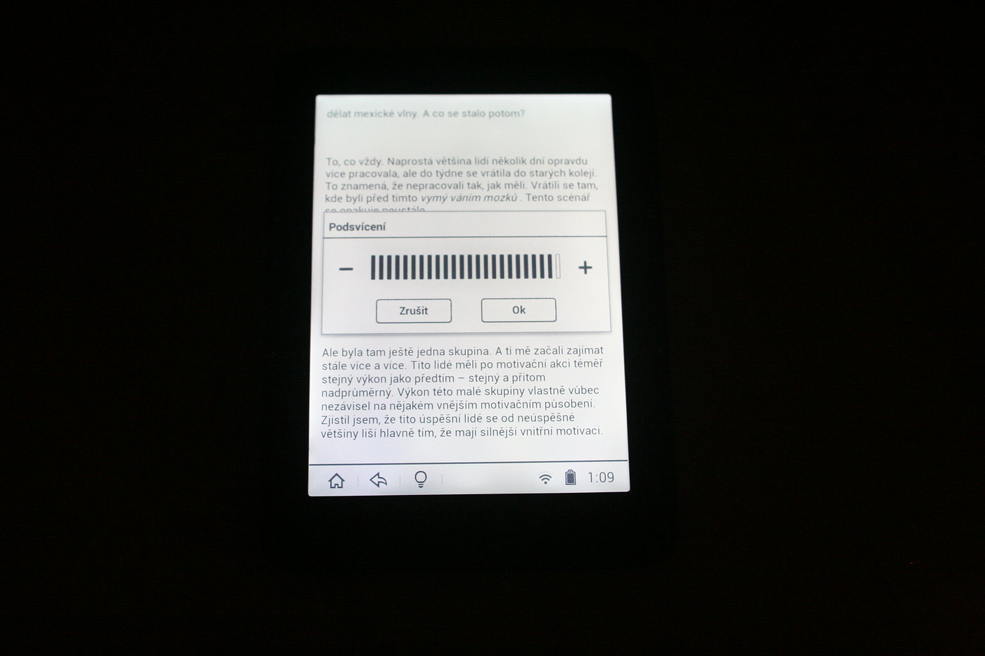 Podsvícení svítí naplno skutečně intenzivně.