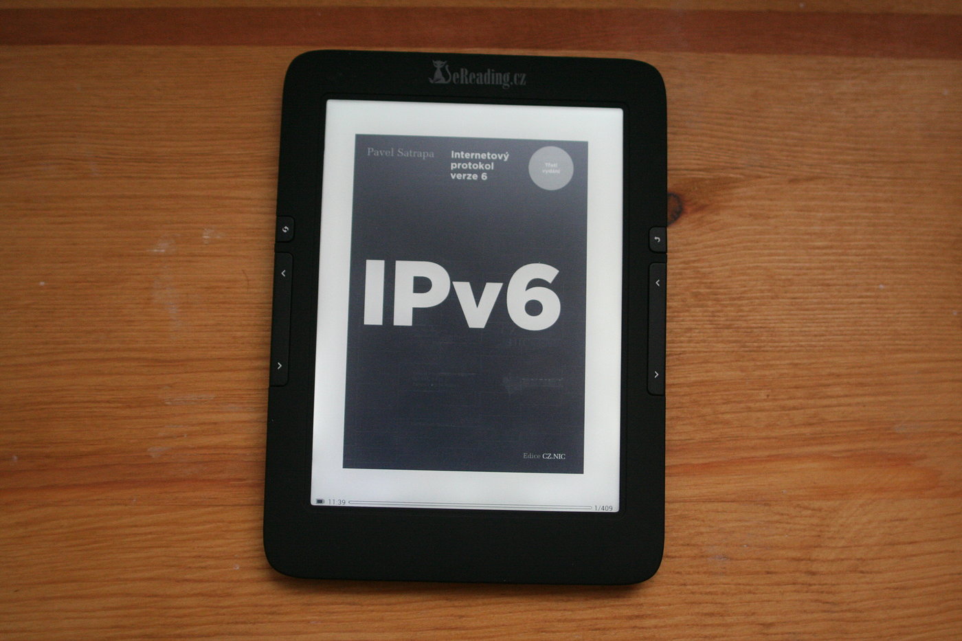 Prohlížení PDF je na dotykové čtečce pohoda.
