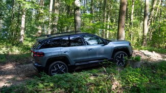 Náhledový obrázek - Test: Tenhle Jeep Compass je dobré SUV, ale špatný džíp. Přesto nás mile překvapil