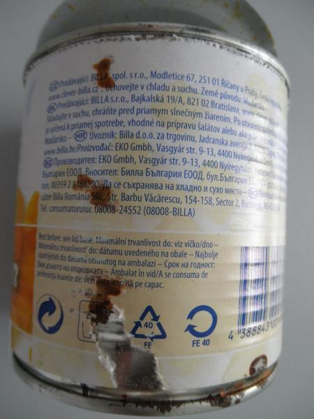 .... konzervovaná kukuřice je ve zrezivělé plechovce, rez pronikla i dovnitř výrobku
