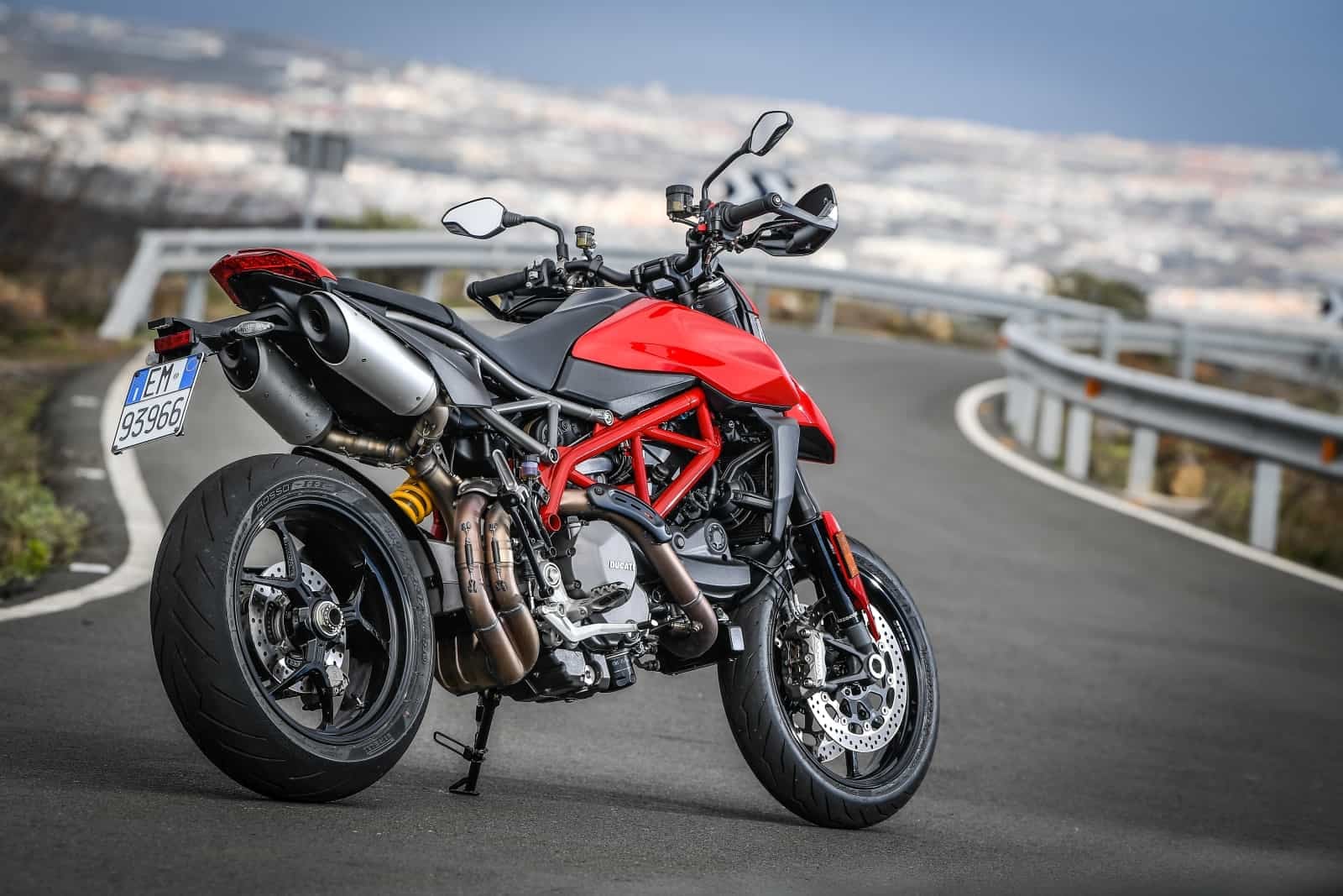 2019-06-Hypermotard_950_Static-03.jpg