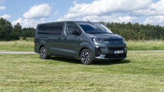 Náhledový obrázek - Takhle vypadá rodinný ideál. Diesel, nekonečný prostor, dojezd skoro 1000 km a fajn cena, to je Ulysse