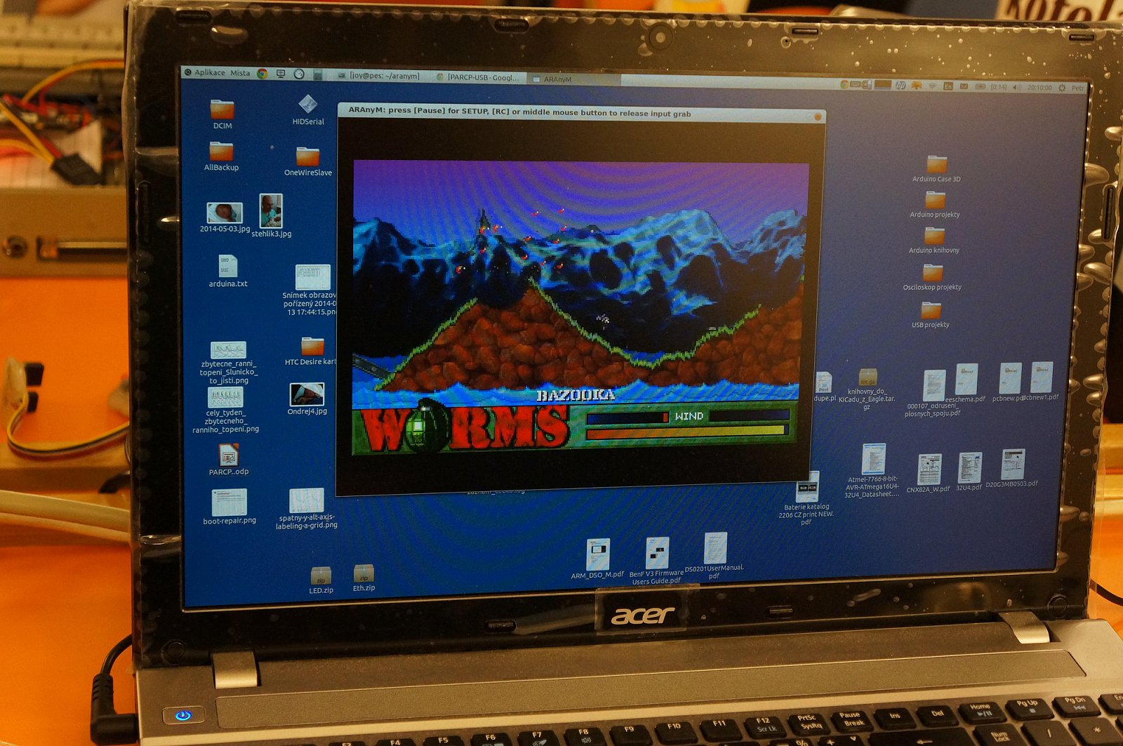 Alfa verze hry „Worms“ běží v ARAnyMu stejně dobře jako na skutečném Falconu.