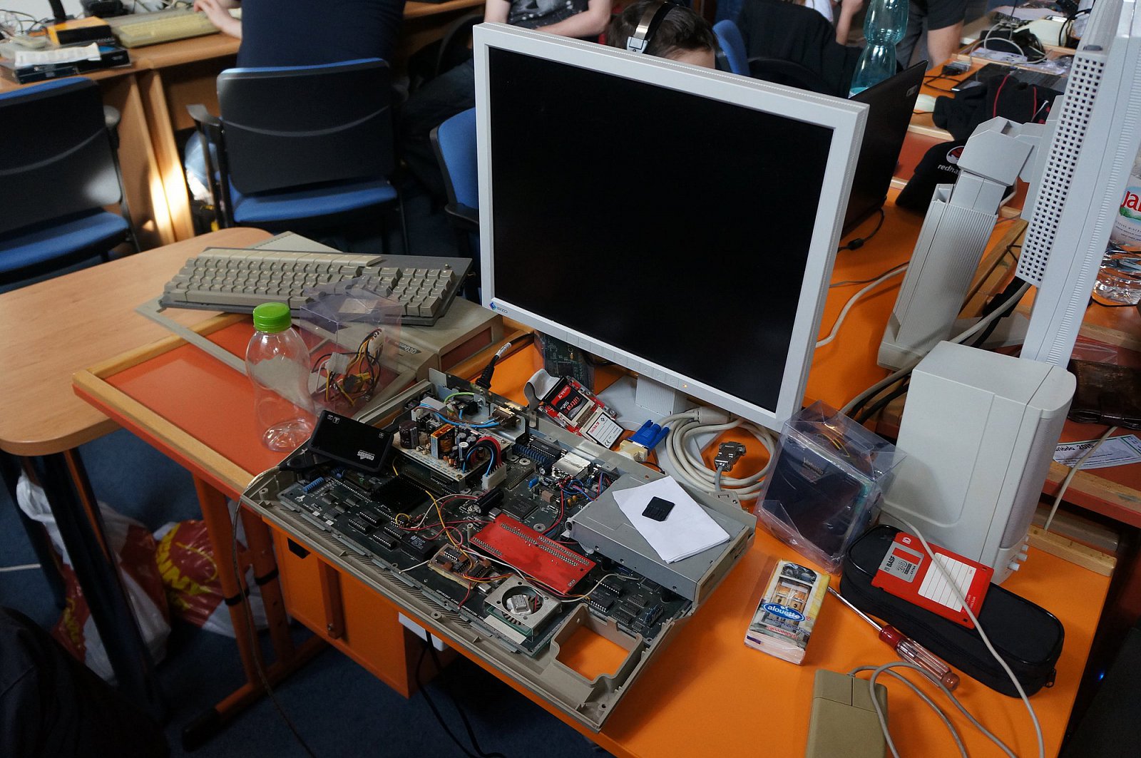 Rozkuchaný Atari Falcon 030 s bezpočtem úprav.