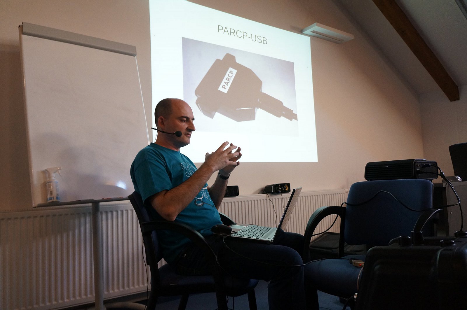 Petr Stehlík představuje svůj USB adaptér pro PARCP.