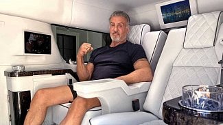 Náhledový obrázek - Sylvester Stallone prodává obří Cadillac, který sám navrhl. Chce skoro osm milionů