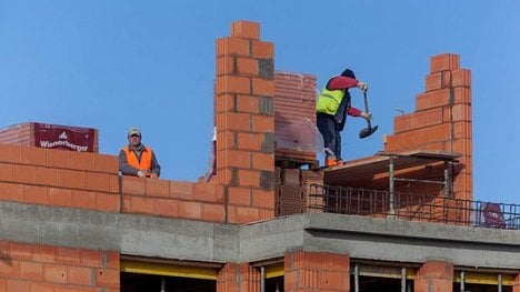 Náhledový obrázek - ČNB varuje před realitní bublinou: Ceny nemovitostí rostou nejrychleji v EU a jsou nadhodnocené