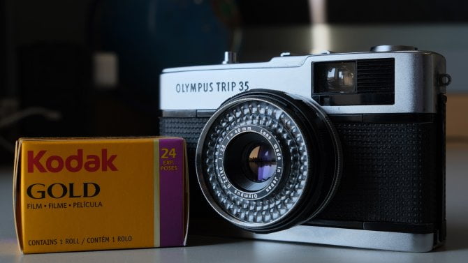 Slavný výrobce fotoaparátů Kodak postupně odvrací krach. Firma sází na mladou generaci a analogové technologie
