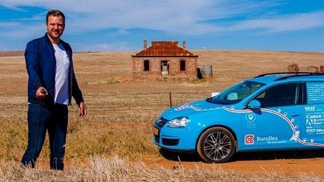 Náhledový obrázek - Holanďan dojel elektromobilem z Amsterdamu do Sydney. Za sedm tisíc korun