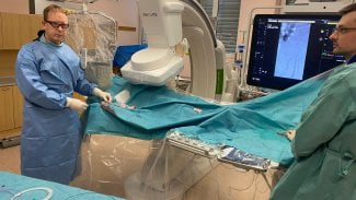 Lékaři z Vítkovic provádí angioplastiku tepen v nohou přes zápěstí