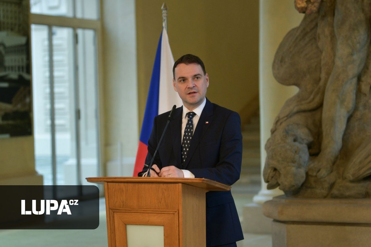 Šéfredaktoři kritizují ministerstvo zahraničí za selektivní přístup k médiím