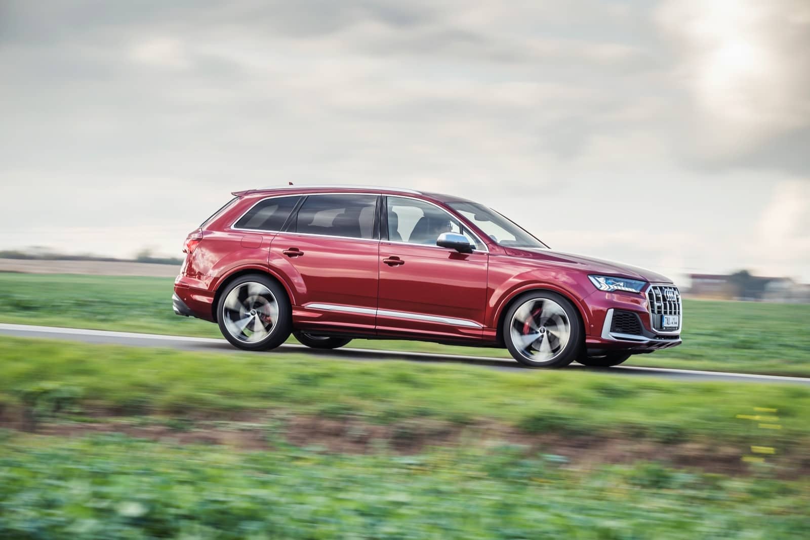 2019-11-Audi-SQ7-TDI-00003.jpg