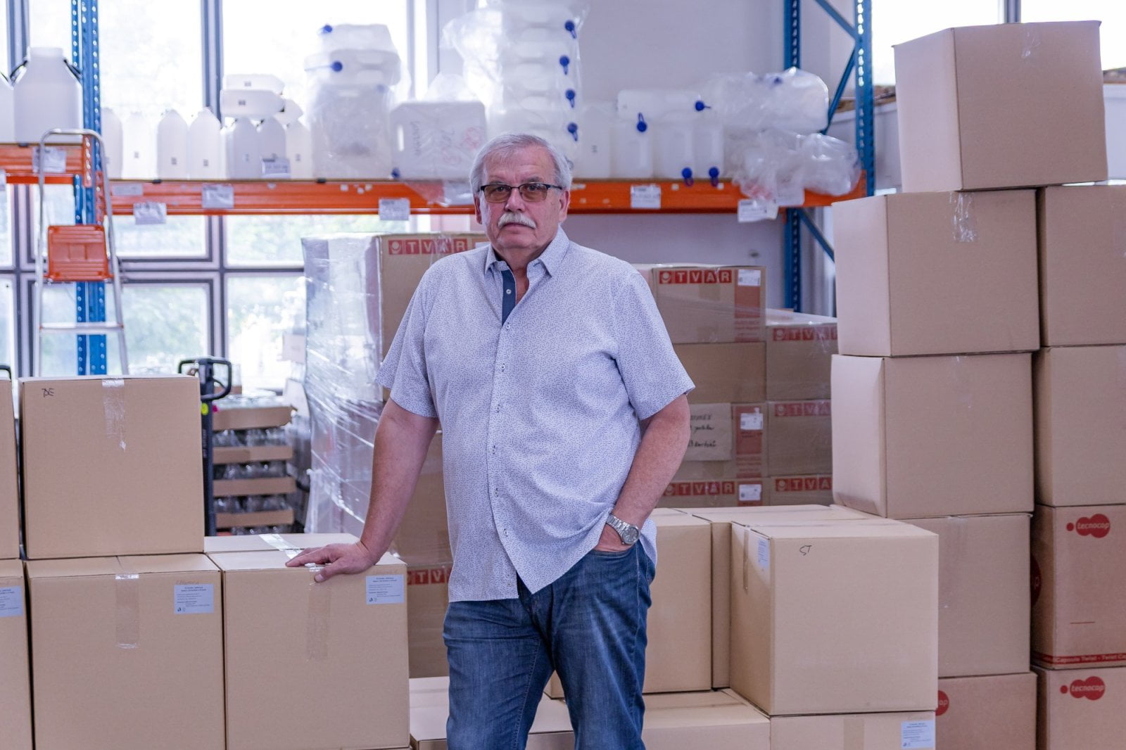 Ivo Hanák, zakladatel, ředitel a jednatel společnosti Plastimex ve skladu