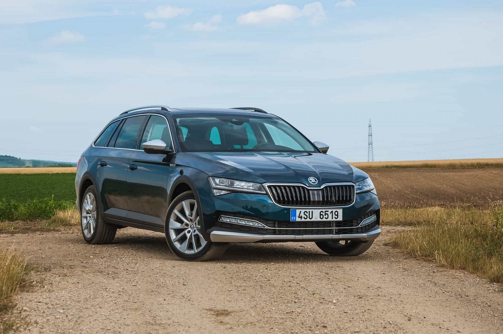 2019-07-sda-8-skoda-superb.jpg