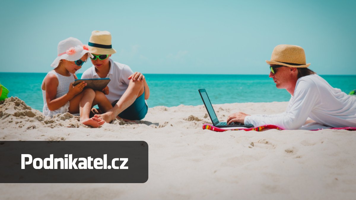 Práce z pláže a dilema, kam s dětmi. Český internet řeší letní přežívání