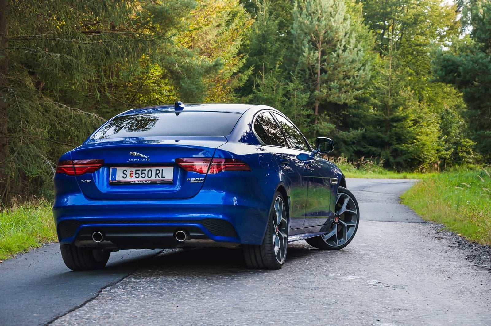 2019-09-Jaguar-XE-P300-AWD-10-of-24.jpg