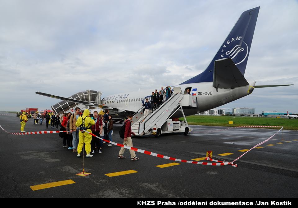 Lidé s příznaky eboly musí být dopraveni do nemocnice