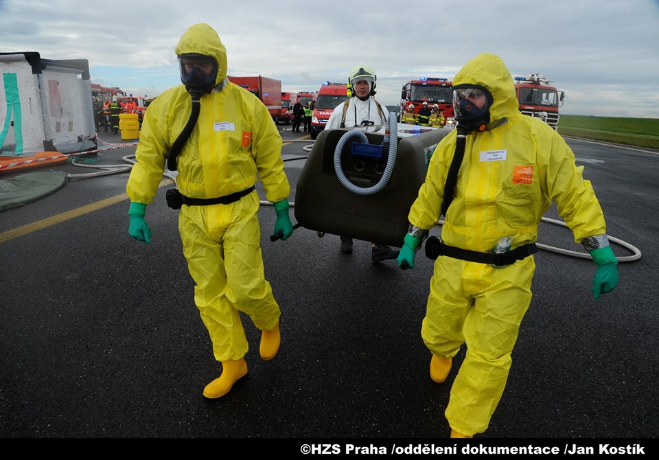 Lidé s příznaky eboly musí být dopraveni do nemocnice