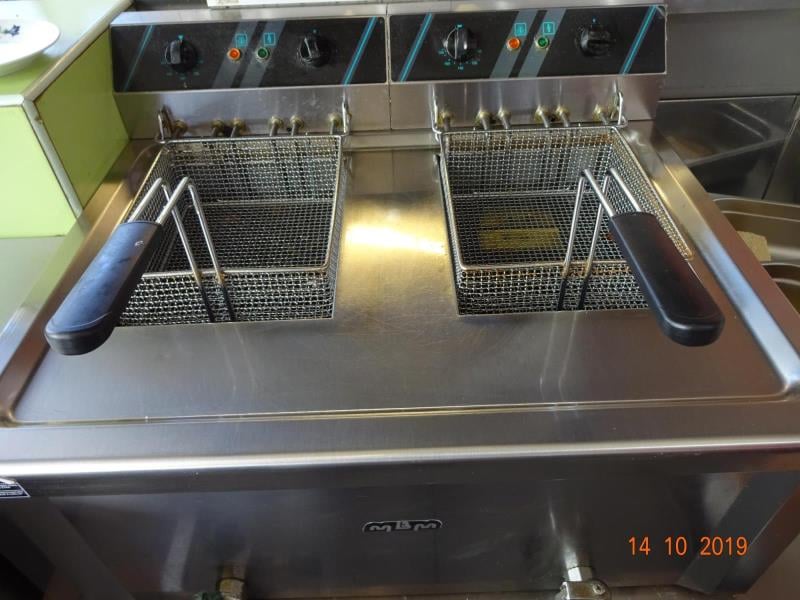 Nebezpečné potraviny - použité fritovací oleje měly nevyhovující parametry (vzhled, konzistence, vůně, chuť) v 16 případech: Sun Food Asijské bistro Plzeň, restaurace JIŘÍ NOVÝ Klatovy, OBČERSTVENÍ RYO Jablonec nad Nisou, Istambul Kebab Klatovy, Rychlé občerstvení KIYI Plzeň, restaurace Coyote Liberec, restaurace Stará Škola Chudenice, rychlé občerstvení Pulli delivery Brno, Pizza & Burger COOL Turnov, Kebab House Dačice, rychlé občerstvení SANTEX Praha, ALADIN KEBAB České Budějovice, Kebab House Nové Město na Moravě, ASIA POINT - stánek na trhu Tylovo náměstí, Praha