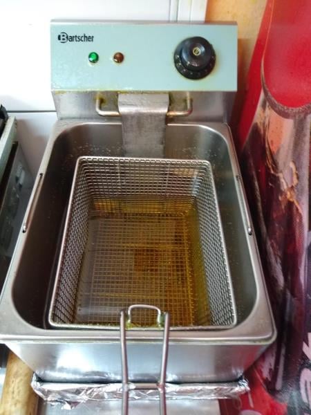 Nebezpečné potraviny - použité fritovací oleje měly nevyhovující parametry (vzhled, konzistence, vůně, chuť) v 16 případech: Sun Food Asijské bistro Plzeň, restaurace JIŘÍ NOVÝ Klatovy, OBČERSTVENÍ RYO Jablonec nad Nisou, Istambul Kebab Klatovy, Rychlé občerstvení KIYI Plzeň, restaurace Coyote Liberec, restaurace Stará Škola Chudenice, rychlé občerstvení Pulli delivery Brno, Pizza & Burger COOL Turnov, Kebab House Dačice, rychlé občerstvení SANTEX Praha, ALADIN KEBAB České Budějovice, Kebab House Nové Město na Moravě, ASIA POINT - stánek na trhu Tylovo náměstí, Praha