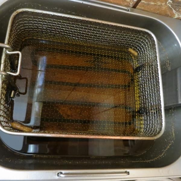 Nebezpečné potraviny - použité fritovací oleje měly nevyhovující parametry (vzhled, konzistence, vůně, chuť) v 16 případech: Sun Food Asijské bistro Plzeň, restaurace JIŘÍ NOVÝ Klatovy, OBČERSTVENÍ RYO Jablonec nad Nisou, Istambul Kebab Klatovy, Rychlé občerstvení KIYI Plzeň, restaurace Coyote Liberec, restaurace Stará Škola Chudenice, rychlé občerstvení Pulli delivery Brno, Pizza & Burger COOL Turnov, Kebab House Dačice, rychlé občerstvení SANTEX Praha, ALADIN KEBAB České Budějovice, Kebab House Nové Město na Moravě, ASIA POINT - stánek na trhu Tylovo náměstí, Praha