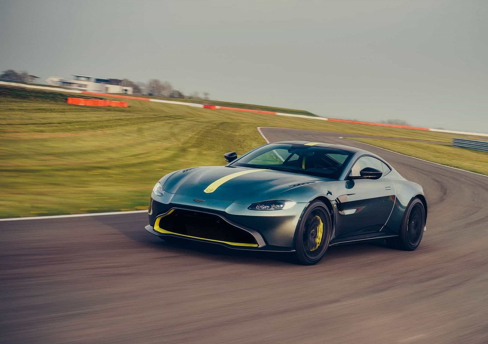 2019-05-aston-martin-vantage-amr_12.jpg