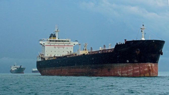 Stínovou flotilu intenzivně využívá i Írán. Jeho tankery vzdor americkým sankcím dodávají ropu do Číny