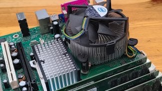 Intel Pentium 4 + Intel 945G