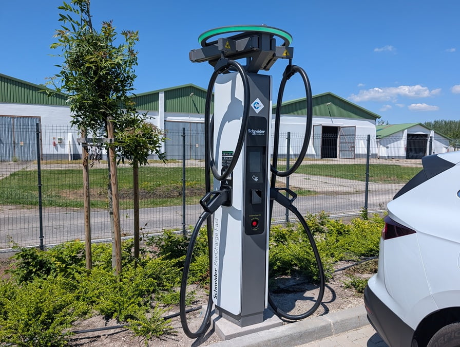 Nová dobíjecí stanice Schneider Electric o výkonu 720 kW
